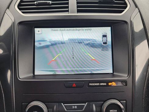 Used 2018 Ford Explorer XLT w/ Equipment Group 201A AWD/4WD image 12
