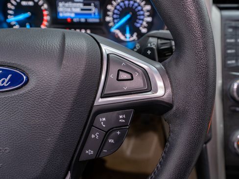 Used 2017 Ford Fusion SE image 21