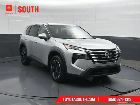 Used 2024 Nissan Rogue SV AWD/4WD image 4