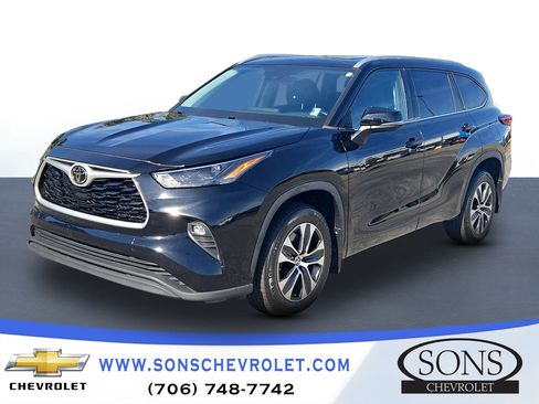 Used 2022 Toyota Highlander XLE image 1