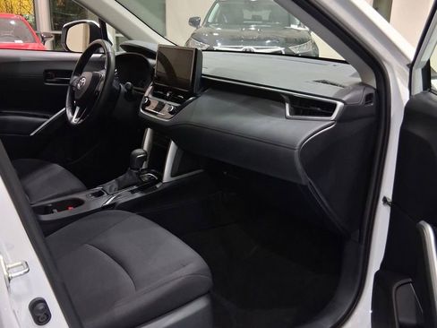 Used 2023 Toyota Corolla Cross LE image 7