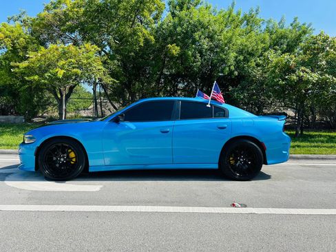 Used 2023 Dodge Charger R/T w/ Navigation & Travel Group RWD image 2