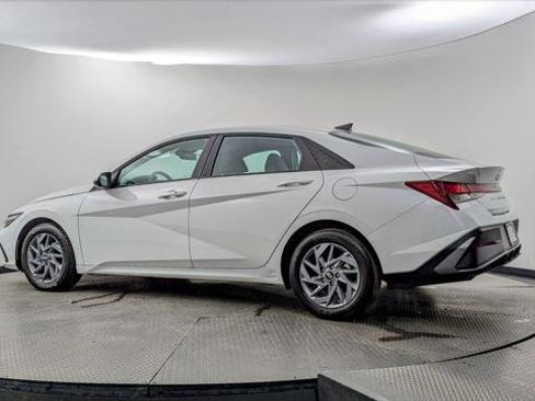 Used 2024 Hyundai Elantra SEL image 6