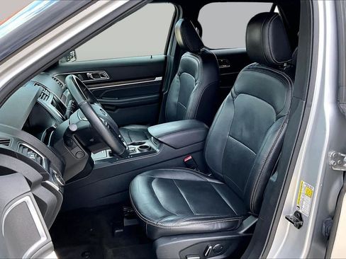 Used 2018 Ford Explorer Limited FWD image 8