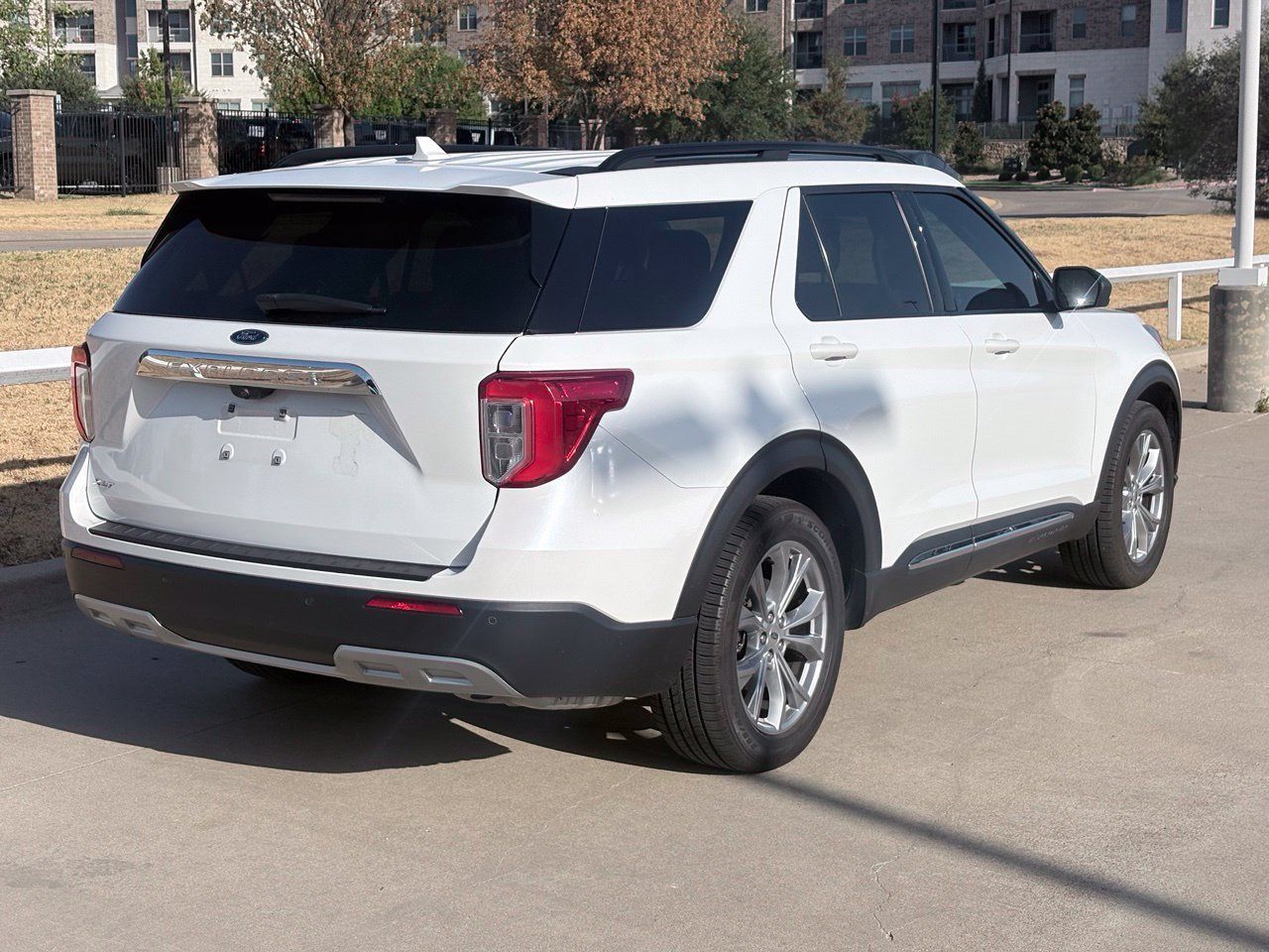 Used 2021 Ford Explorer XLT w/ Equipment Group 202A RWD image 4