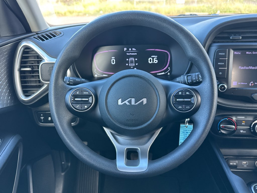 Used 2023 Kia Soul LX w/ LX Technology Package FWD image 15