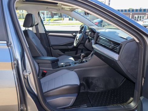 Used 2026 Volkswagen Jetta SE FWD image 27