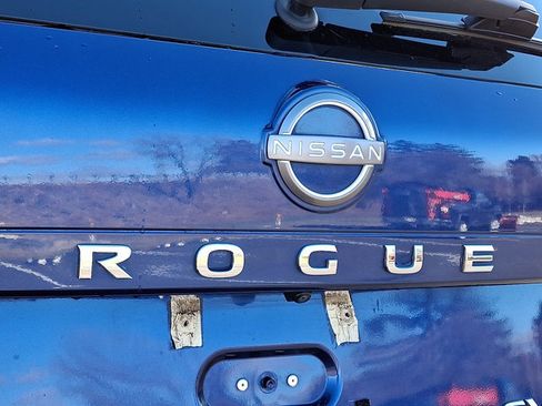 Used 2022 Nissan Rogue SV w/ SV Premium Package image 29