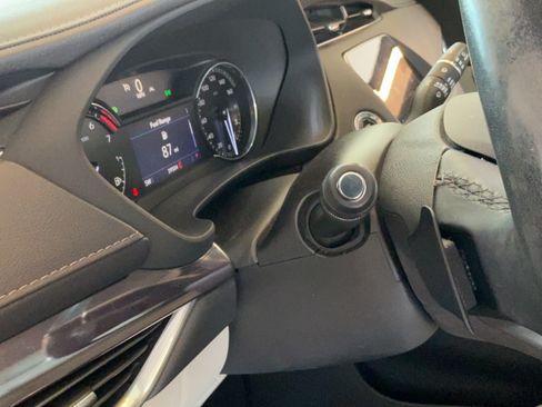 Used 2021 Cadillac XT4 Luxury w/ Cold Weather Package FWD image 17