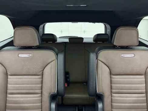 New 2027 GMC Acadia Denali Ultimate w/ LPO, Floor Liner Package AWD/4WD image 45