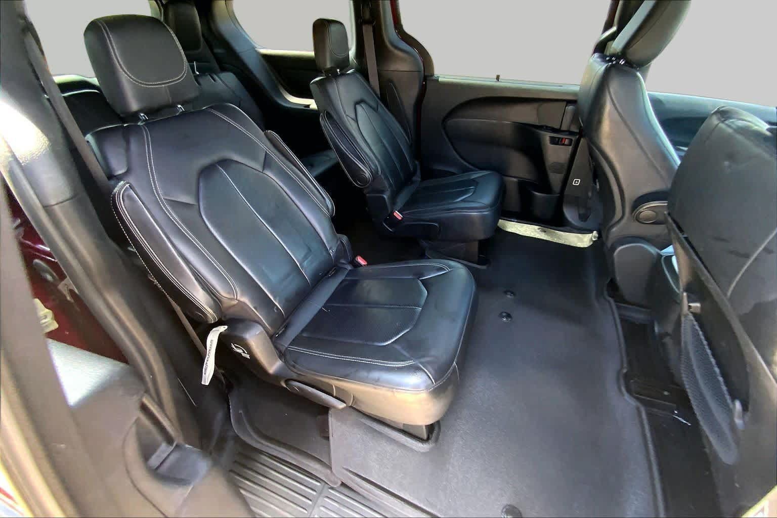 Used 2020 Chrysler Pacifica Touring-L w/ S Appearance Package FWD image 20