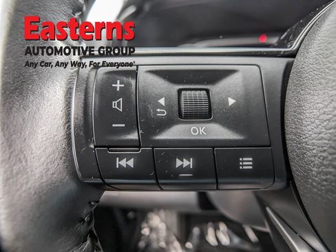 Used 2022 Nissan Pathfinder SV image 29