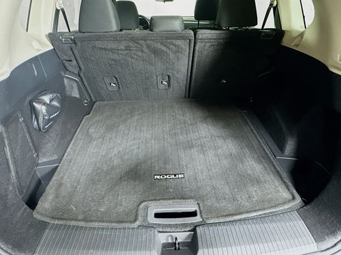 Used 2024 Nissan Rogue S image 27