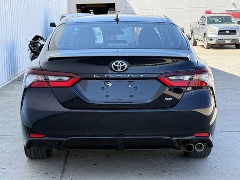 Used 2024 Toyota Camry SE image 5