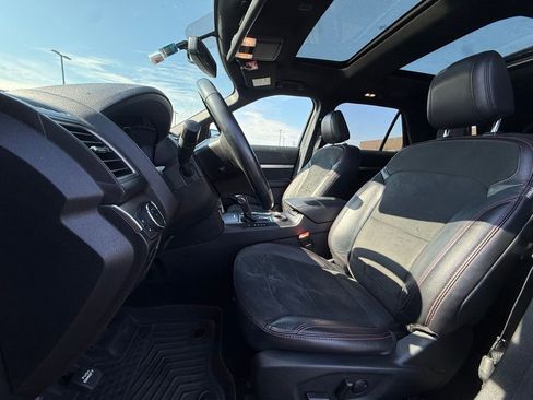 Used 2019 Ford Explorer XLT w/ Equipment Group 202A FWD image 20