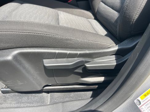 Used 2025 Chevrolet Equinox LT AWD/4WD image 9