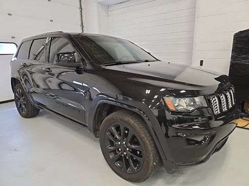Used 2018 Jeep Grand Cherokee Altitude image 7