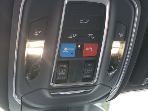 New 2025 Jeep Grand Cherokee L Altitude image 19