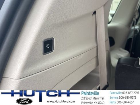 Used 2024 Chrysler Pacifica Touring-L FWD image 15