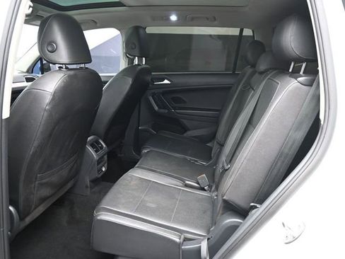 Used 2020 Volkswagen Tiguan SE FWD image 12