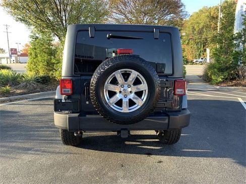 Used 2017 Jeep Wrangler Unlimited Sahara w/ Connectivity Group image 7