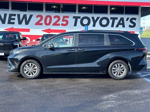 Used 2024 Toyota Sienna XLE image 2