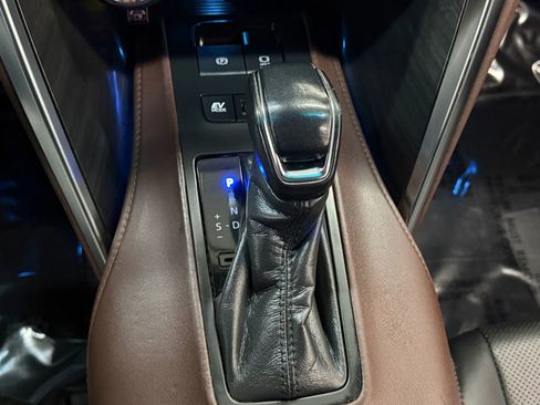 Used 2023 Toyota Venza Limited image 36