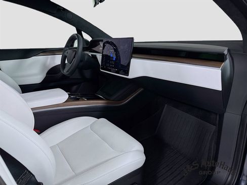 Used 2024 Tesla Model X image 37