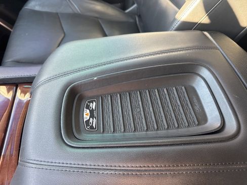 Used 2018 Cadillac Escalade Luxury image 31