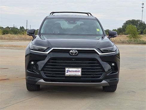 Used 2025 Toyota Grand Highlander Limited image 2