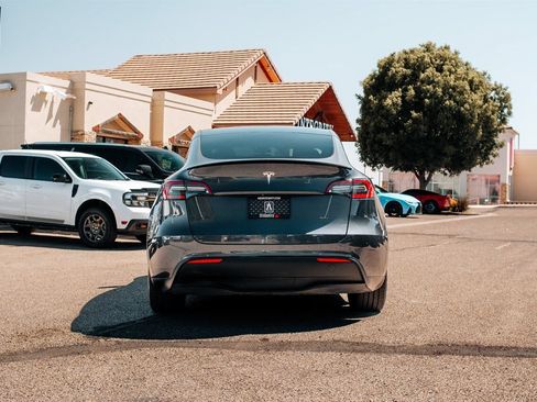 Used 2021 Tesla Model Y 2WD image 6