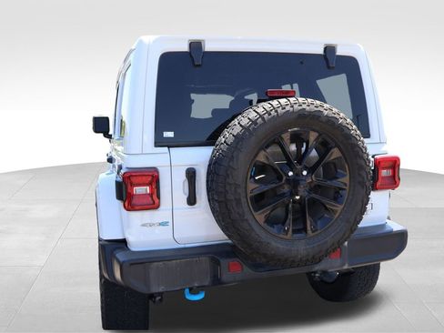 Used 2022 Jeep Wrangler Unlimited Sahara w/ Cold Weather Group AWD/4WD image 6