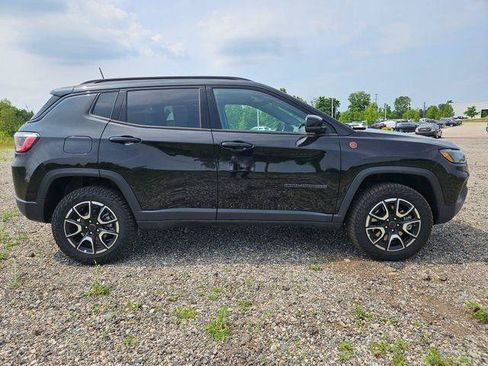 Used 2025 Jeep Compass Trailhawk AWD/4WD image 8