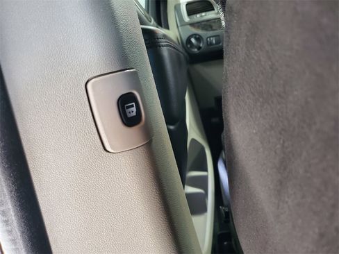 Used 2012 Dodge Grand Caravan SXT image 24