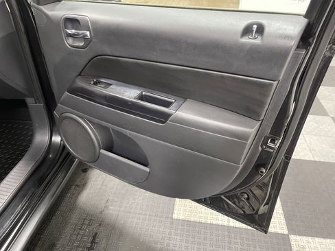 Used 2009 Jeep Patriot Sport FWD image 25