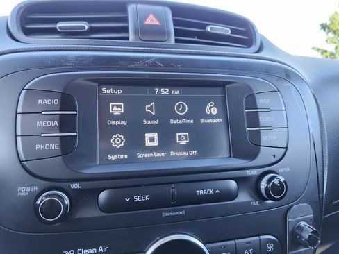 Used 2017 Kia Soul + FWD image 25