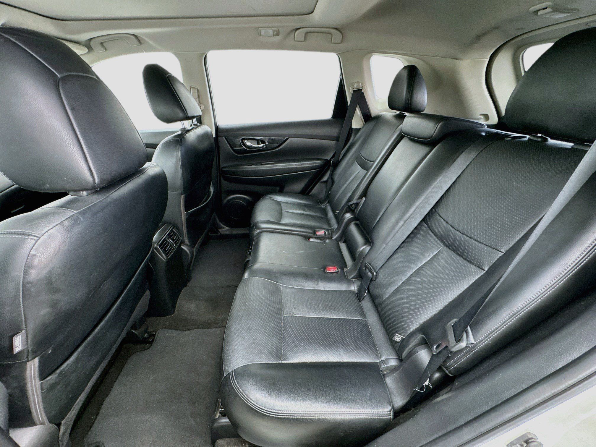 Used 2017 Nissan Rogue SL w/ SL Premium Package FWD image 16