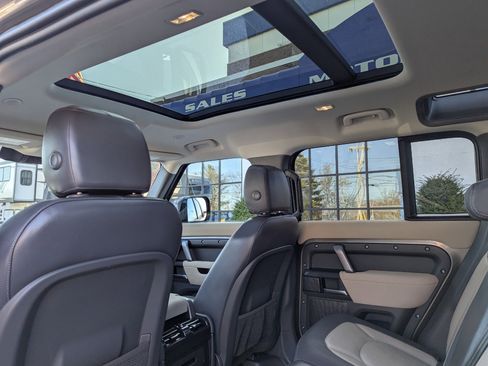 Used 2023 Land Rover Defender 110 X-Dynamic SE image 42