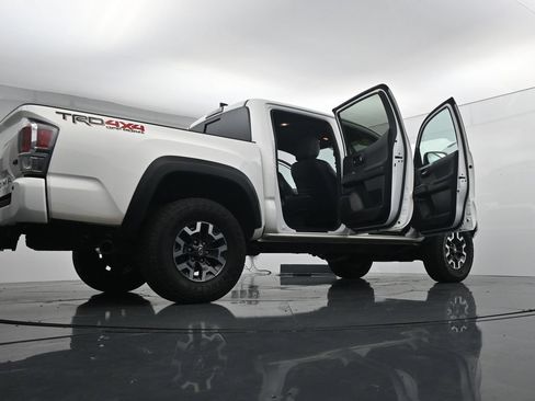 Used 2023 Toyota Tacoma TRD Off-Road w/ Advanced Technology Package AWD/4WD image 43