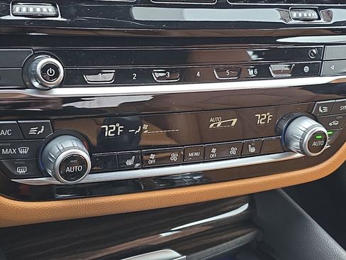 Used 2021 BMW 540i w/ Premium Package image 24