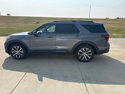 Certified 2025 Ford Explorer ST-Line AWD/4WD image 12