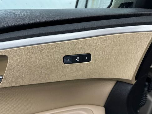 Used 2012 Chevrolet Traverse LTZ FWD image 12
