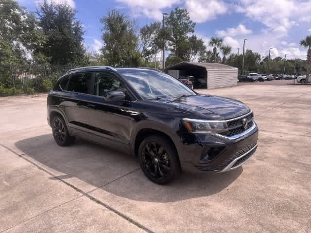 Used 2024 Volkswagen Taos SE w/ Black Wheel Package FWD image 15