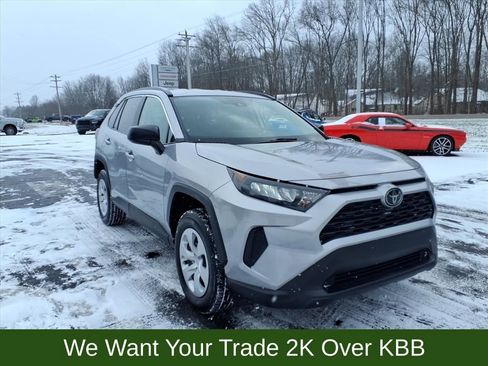 Used 2020 Toyota RAV4 LE image 4
