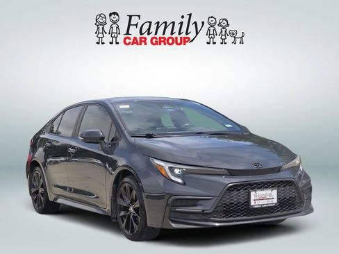 Used 2023 Toyota Corolla SE FWD image 2