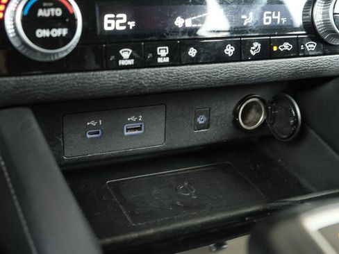 Used 2024 Mitsubishi Outlander AWD image 15