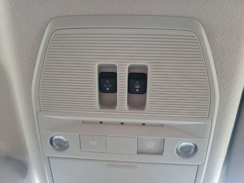 New 2025 Nissan Kicks SR w/ SR Premium Package image 32