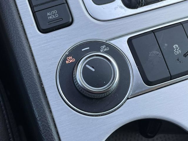 Used 2017 Volkswagen Touareg Wolfsburg Edition AWD/4WD image 34