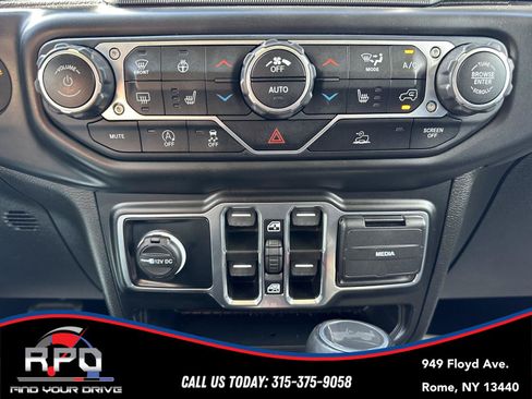 Used 2023 Jeep Wrangler Unlimited Sahara w/ LED Lighting Group AWD/4WD image 25