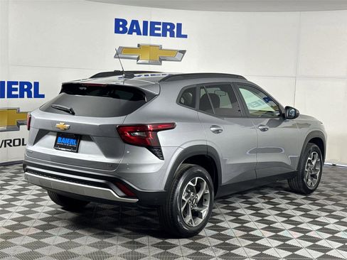 Used 2024 Chevrolet Trax LT w/ Driver Confidence Package image 5